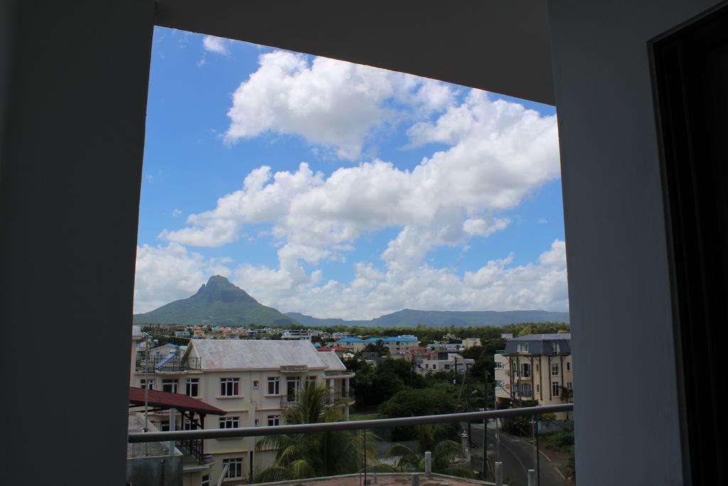 Flic En Flac Beach Penthouse Buitenkant foto